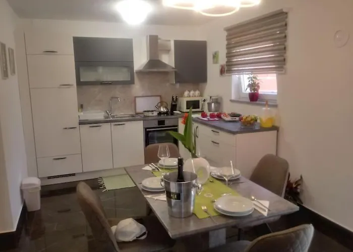 Apartma Nada, Tu Boste V Centru Poletnega Utripa