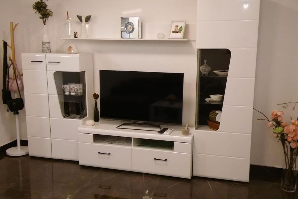 Apartma Nada, Tu Boste V Centru Poletnega Utripa Pula