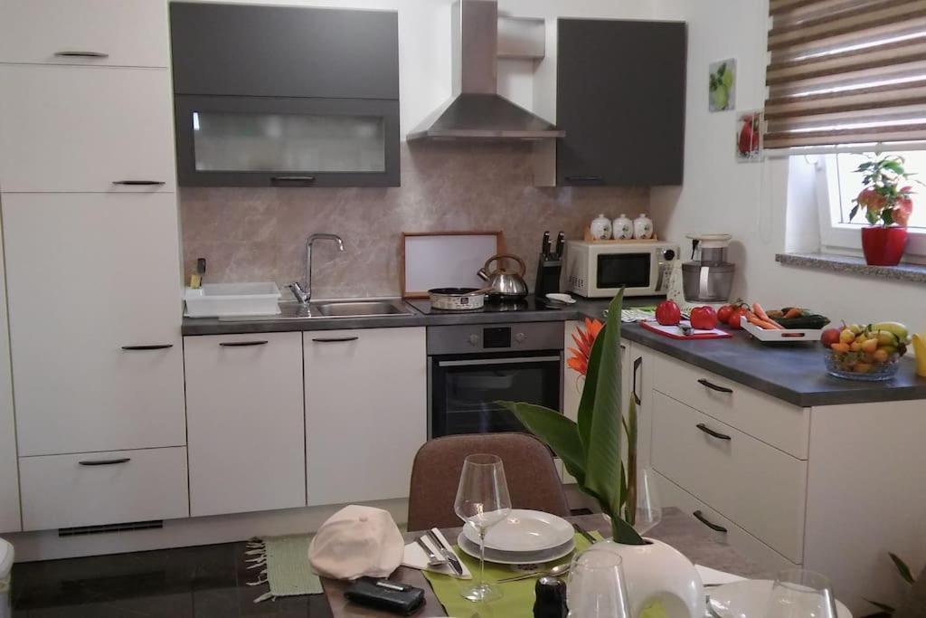 Apartma Nada, Tu Boste V Centru Poletnega Utripa Apartman Pula