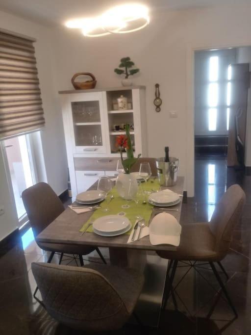 Apartma Nada, Tu Boste V Centru Poletnega Utripa Apartman *