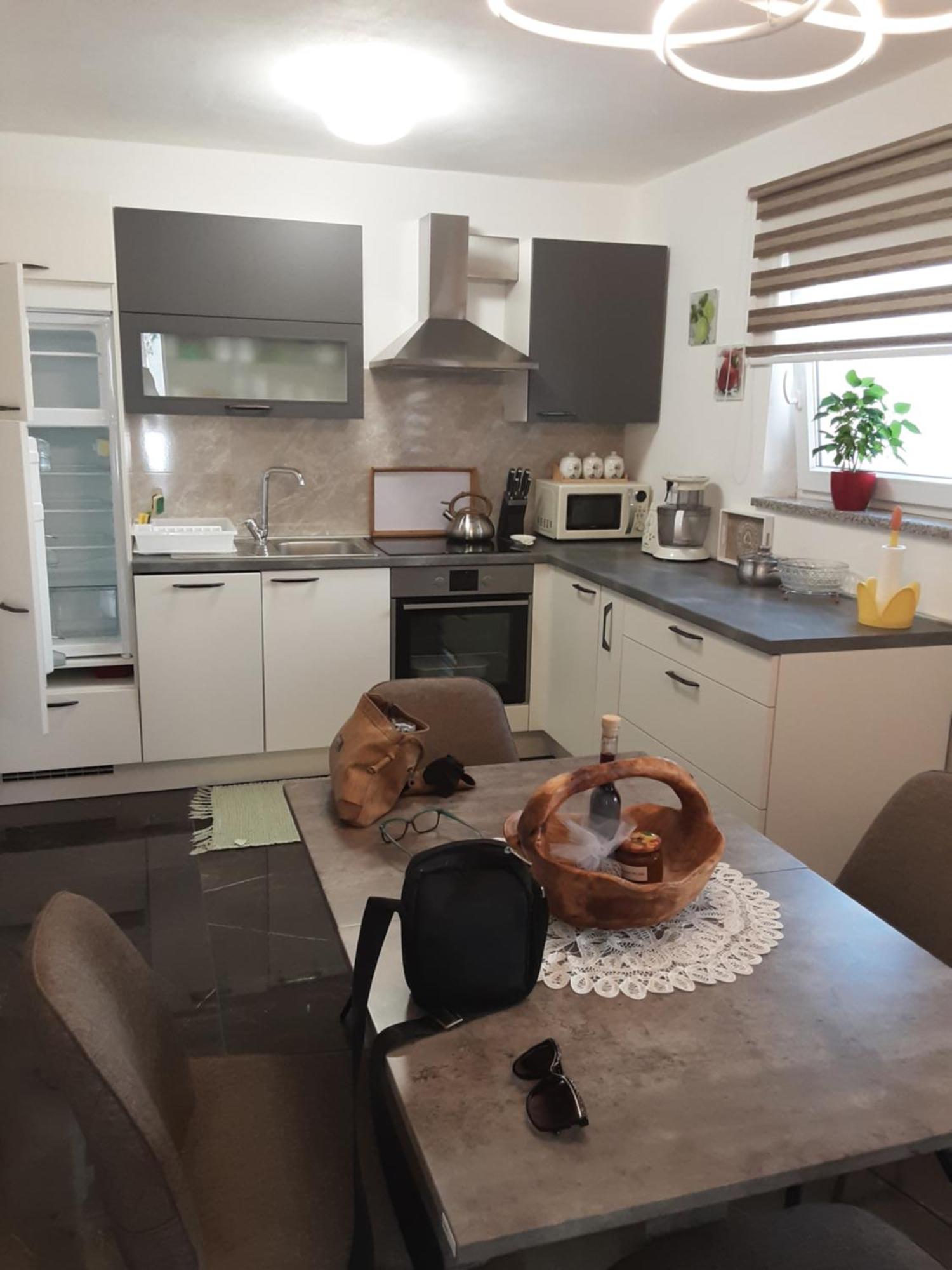 Apartman Apartma Nada, Tu Boste V Centru Poletnega Utripa Pula